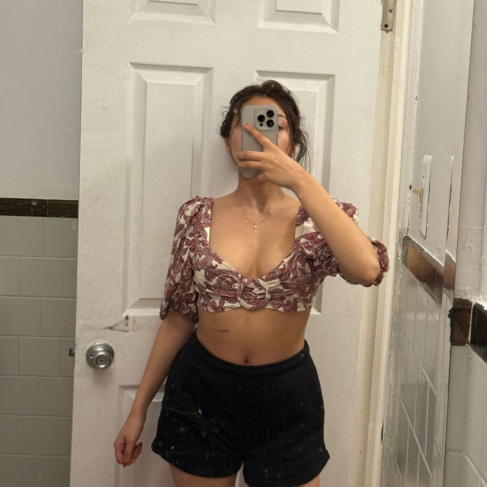 Mauve Floral Twist-Front Crop Top
